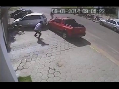 Наехали на грабителей