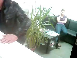 Лысый пришёл стричься