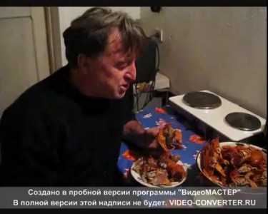 Как правильно есть раков! Практическое занятие. Фильм 1-ый. カニを食べる方法！