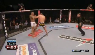 Рафаэл Кавальканте победил Игора Покраяца сдачей соперника (удары коленями и руками), 1:18, раунд 1;