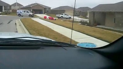 Кажется , что пьяный Санта ползёт домой ))