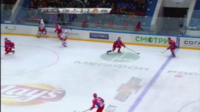 Томми Мяки застрял между стеклами / Maki stuck between arena glass