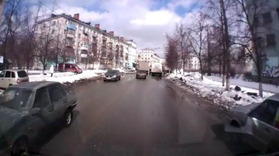 Асфальт в лужу. Ремонт дороги в г. Дзержинске