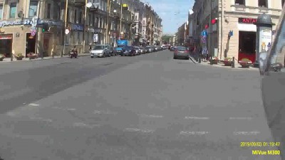 Курица на Мазде прет на красный