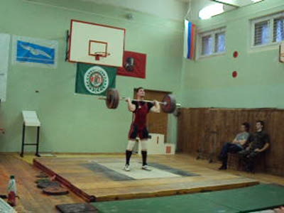 Штангист берет 160