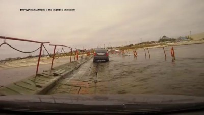 Понтонно-мостовая переправа через реку Надым