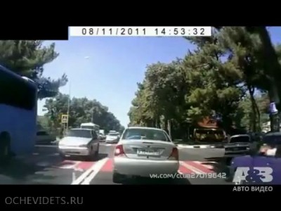 Пешеход побежал на красный