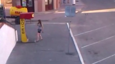 Девушка vs уличного боксера