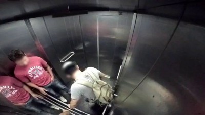 С диареей в лифте