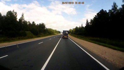 Мудак на Priora спровоцировал лобовое ДТП