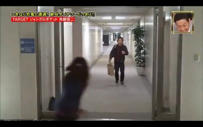 динозавр в офисе