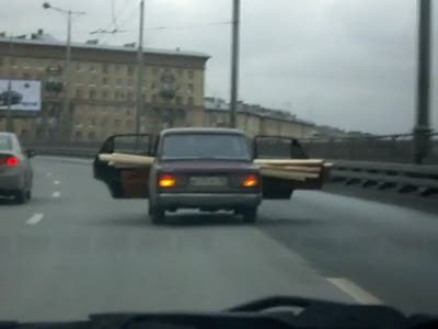 Вот так у нас в Питере перевозят доски.