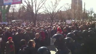Русская весна Луганск. Возле СБУ. 22.03.2014