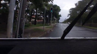 мамаша с ребёнком на переходе.