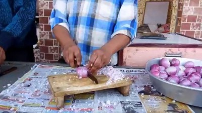 Индус режет лук как Бог!