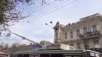 Мужчина прыгнул с крыши в центре Ростова