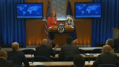 Джен Псаки в одном сапоге