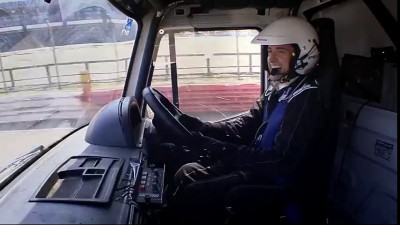 Ричард Хаммонд на бомбомобиле против туалетовоза