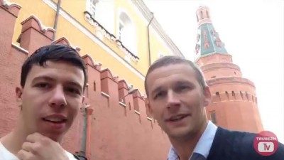 Пранк / Подглядываем в телефон / [Trubezh TV]