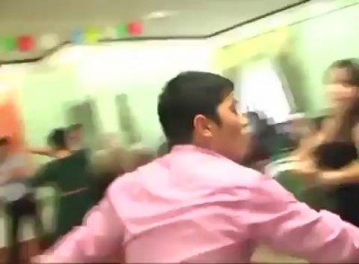 Джимми курит в сторонке