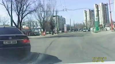 Porsche Cayenne Driver gets in an Accident after Talking Trash (Instant Karma)