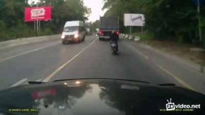 Заснула за рулём мопеда