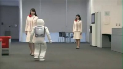 Honda демонстрирует возможности своего робота Asimo. アシモ