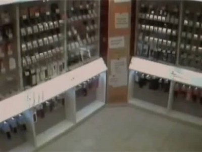 Грабитель устроил резню в салоне сотовой связи