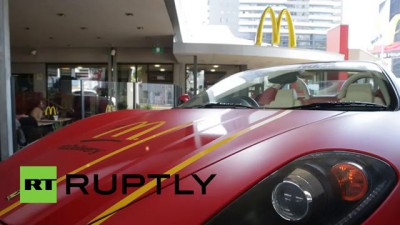 Австралийский McDonalds доставляет еду на Ferrari и Lamborghini