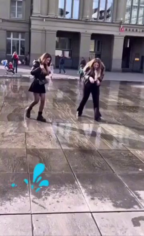 Фонтанирует