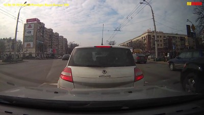 Он начал стгивать майку.... А я в ДТП попала