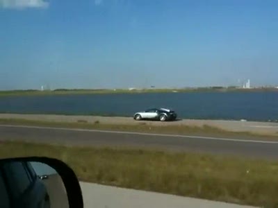 Bugatti Veyron Crashes Into Lake