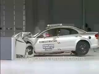 01-06 Dodge Stratus/Chrysler Sebring Sedan crash test (IIHS)