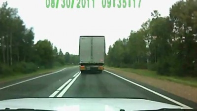 Водитель Audi Q7 решил обогнать обгоняющий автомобиль