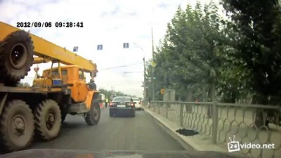 Неподелили дорогу Урал и Мазда