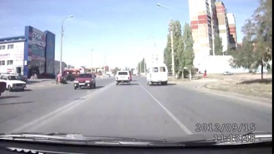 задел два авто и сбил пешехода