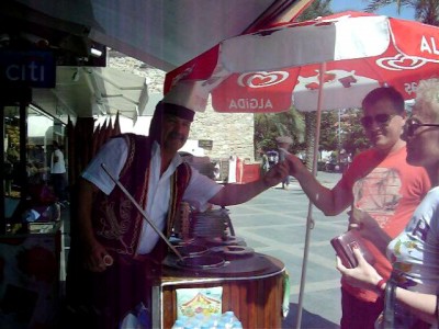 Блондинка наносит ответный удар