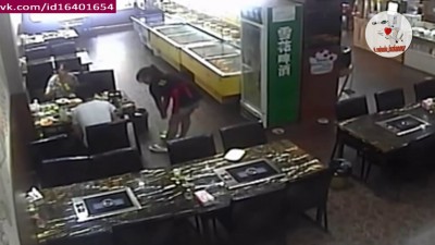 Официант огонь!