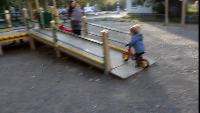 Беговел и ребенок