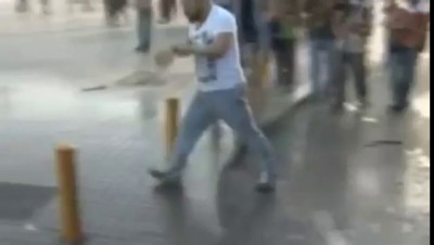 Водомет против митингующих. Стамбул Турция