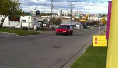 Эффектный бурнаут на минивене