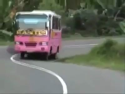Неудачный обгон байкера
