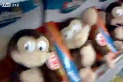 игрушки на прилавке 