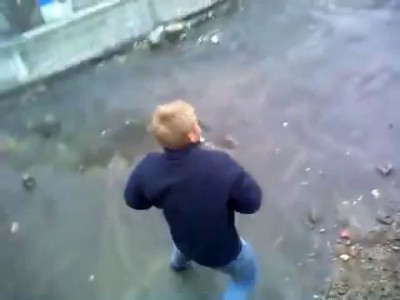 Денчик слазиет