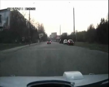 Стритрейсеры чуть не устроили ДТП