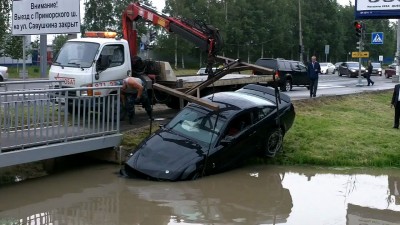 Ford Shelby Mustang в речке