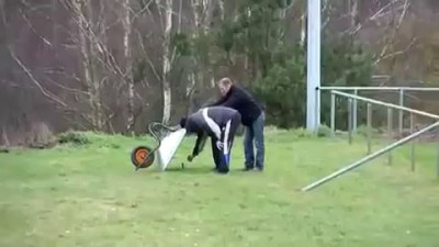 Накрыли большую петарду тачкой)