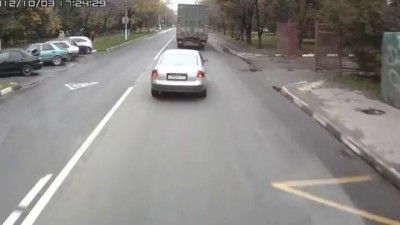 Дурак на Audi и фура