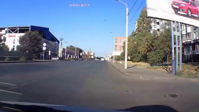 НЕ убедился в безопасности разворота