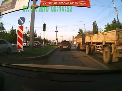 Внезапно у камаза отвалилось колесо